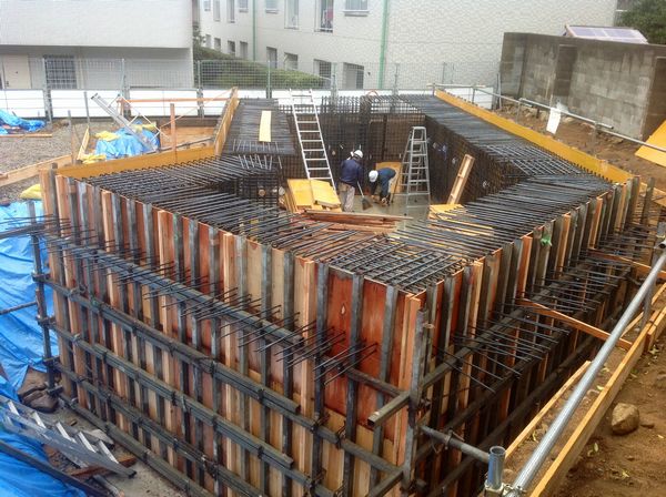 木造住宅も建築中 地下室工事中 三和建設のコンクリート住宅 ｂｌｏｇ