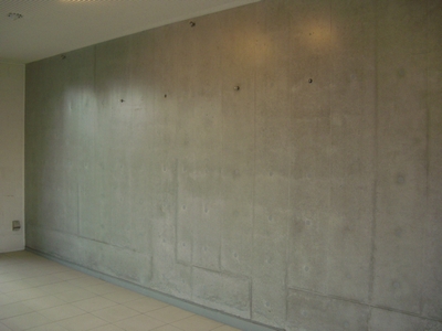 コンクリート打ちっ放しが雨をはじく 撥水剤のチカラ 三和建設のコンクリート住宅 blog