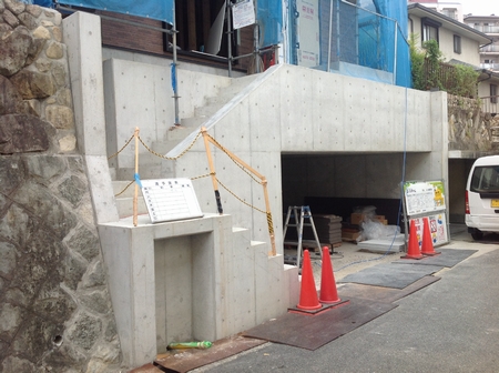 掘り込みガレージ造っています。その3③兵庫・大阪で建てるデザイン注文住宅。宝塚・西宮・芦屋・神戸の鉄筋コンクリート住宅・ＲＣ住宅なら三和建設。