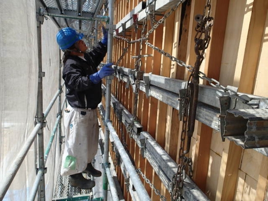 青空を見上げる贅沢 屋上のある家 最上階コンクリート打設 三和建設のコンクリート住宅 ｂｌｏｇ