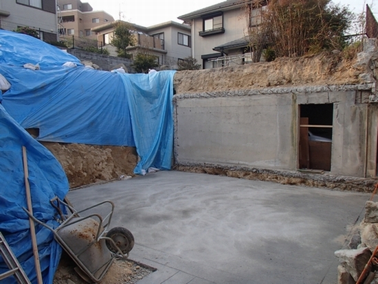 ビルトインガレージはいくら 土留め工事のいろいろ 三和建設のコンクリート住宅 ｂｌｏｇ