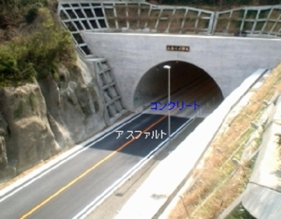 高速道路 トンネル付近