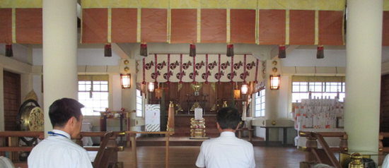 御霊神社さんの安全祈願祭は、宮司さんが3人と巫女さん1人の計4人での催行