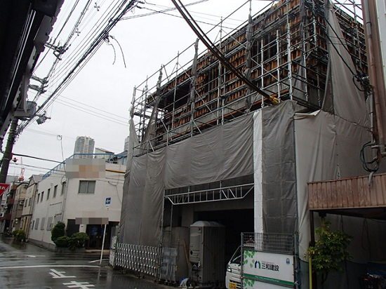 大阪・港区で建築中のビルトインガレージ付き鉄筋コンクリート造３階建住宅