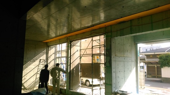 堺市内RC造医院現場リポート 南面（写真右側）には大きな開口