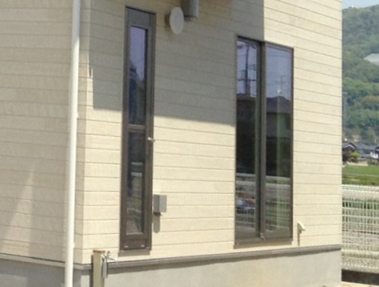 木造住宅の場合窓は外壁と同じ面になるの
