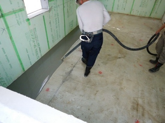 床コンクリート打設後、表面を平滑にするためのレベリング