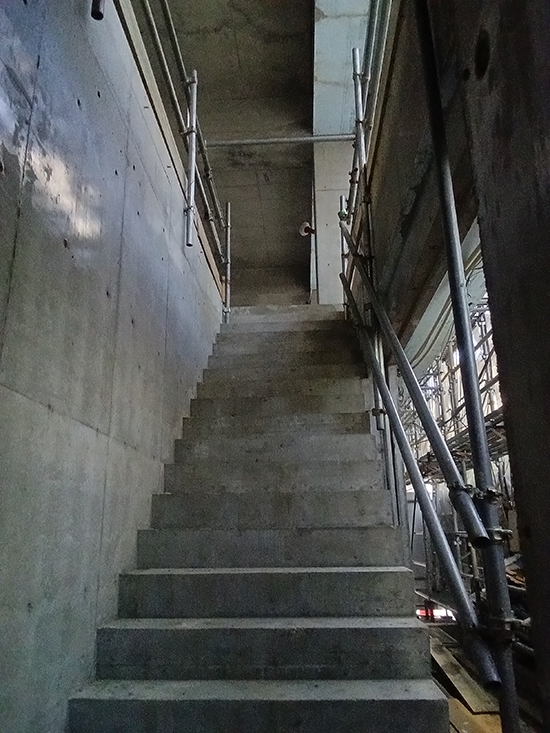 芦屋市RCテナント併用住宅 特別構造内覧会_RC構造躯体 階段 芦屋市RCテナント併用住宅 特別構造内覧会_RC構造躯体 階段